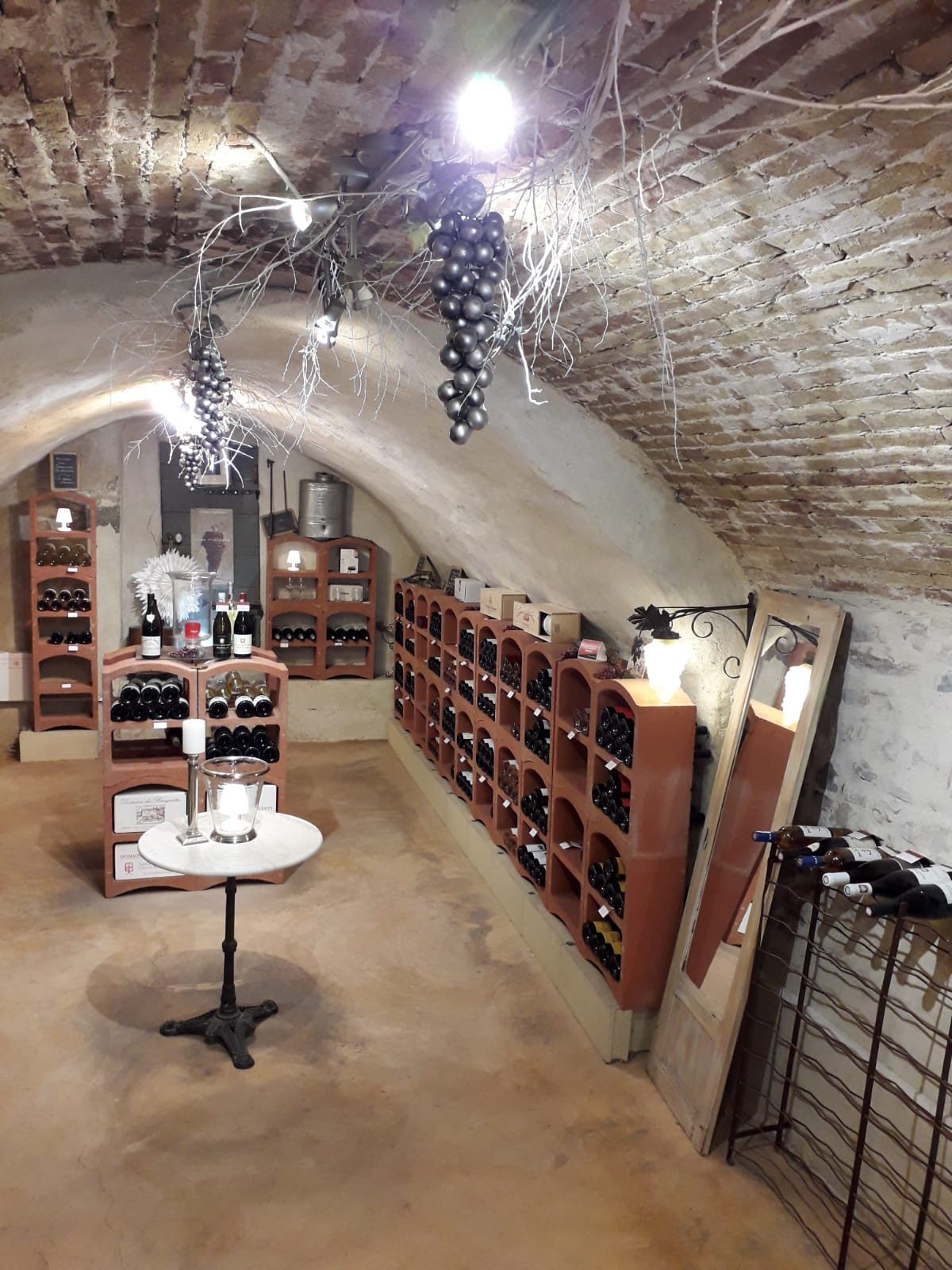 La cave voûtée de SYLVINS, sous la boutique de Vaison-la-Romaine